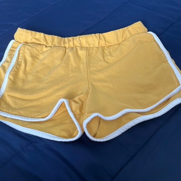 Yellow old navy shorts - Picture 1 of 2